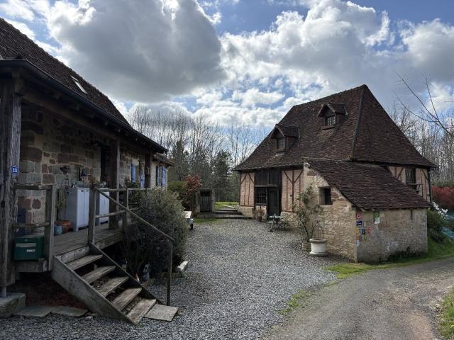 Ensemble de charme avec gîte, piscine et près d'un hectare d. 182m² Segonzac