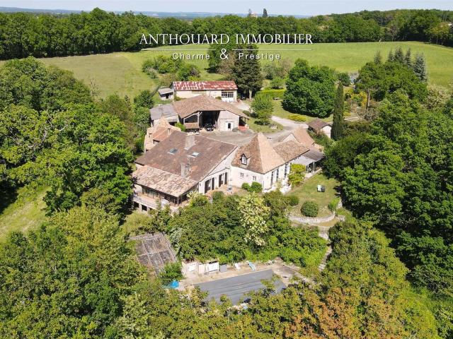 Ensemble de charme dans un cadre privilégié 675m² Castillonnès