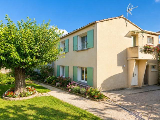 Ensemble de charme de 223 m2 au coeur du village