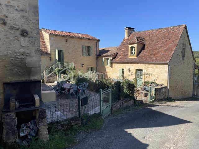 Ensemble de cinq maisons toutes louées