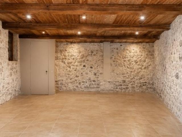 Ensemble de deux murs commerciaux de caractère au coeur de S. 86m² Saint Guilhem le Désert
