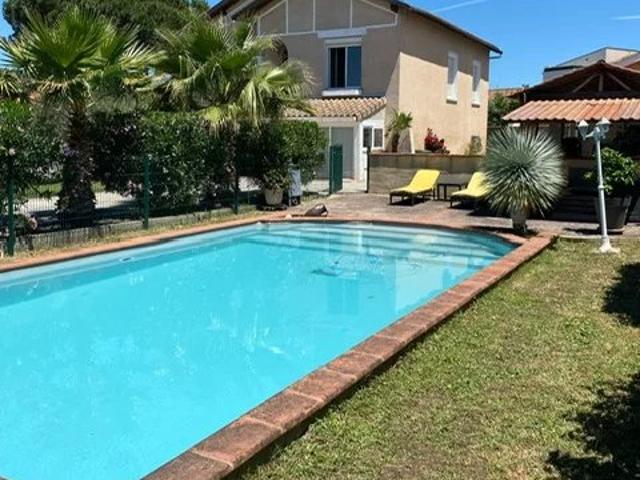 Ensemble de deux maisons 180 m2 et 40 m2 terrain 950 m2, piscine