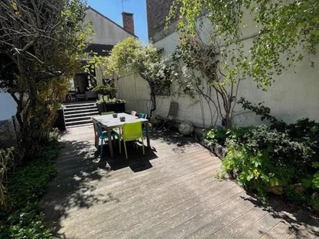 Ensemble de deux maisons de 195 m2, refait à neuf, par architecte, terrain 190 m2