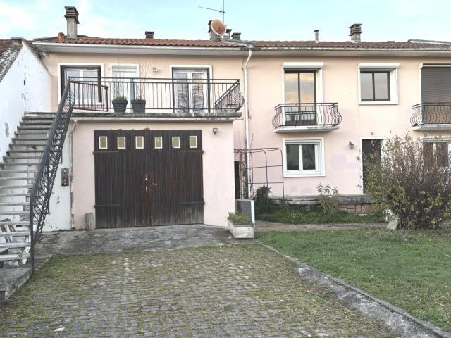 Ensemble De Deux Maisons Mitoyennes 217m² Ausson