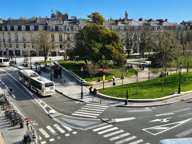Ensemble de deux appartements T3 et T2 111 m² Place Gamb. 110m² Bordeaux