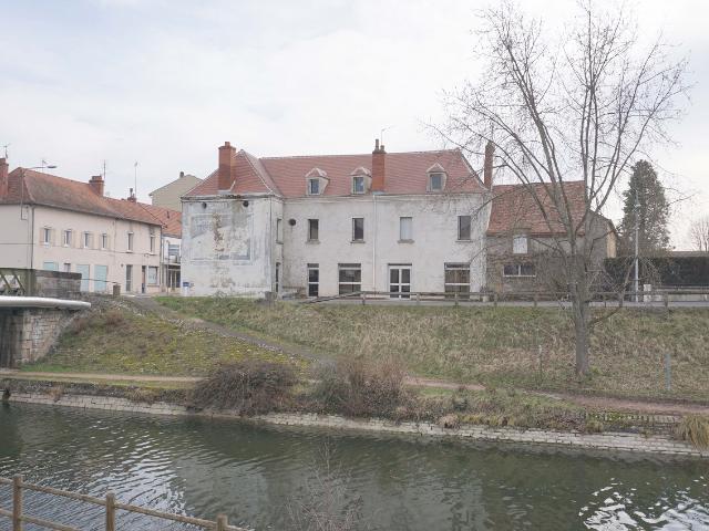 Ensemble de deux bâtiments