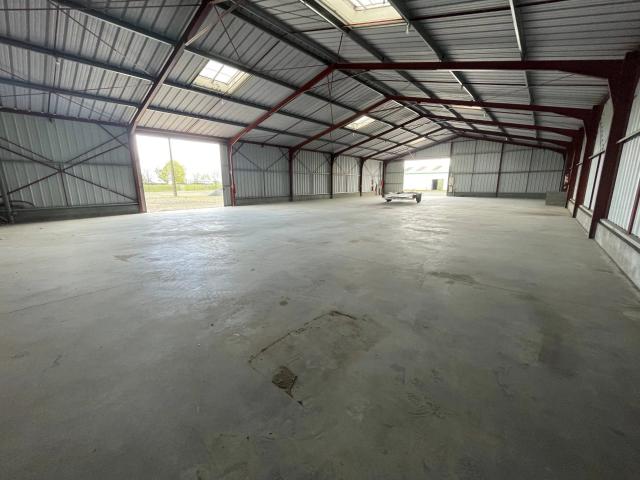 Ensemble de locaux d’activités sur 1,12 ha m² Richelieu