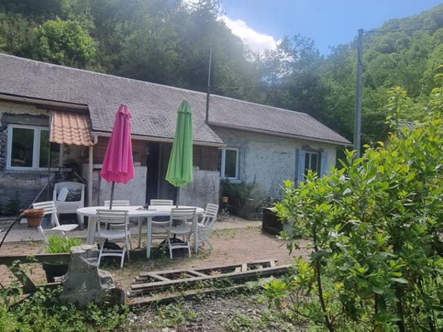 Ensemble de maison avec grange et terrain