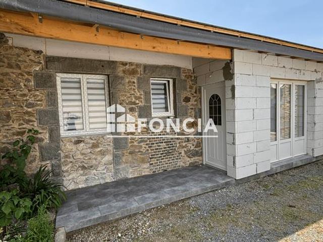 Ensemble de maison en pierre