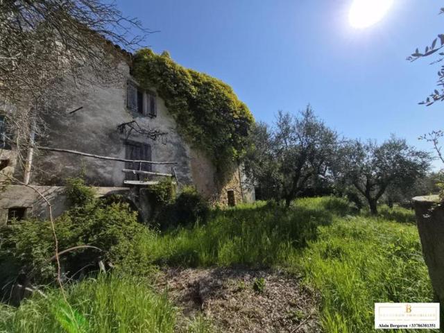 ENSEMBLE DE MAISONS SUR LE HAMEAU DE VALMOURA