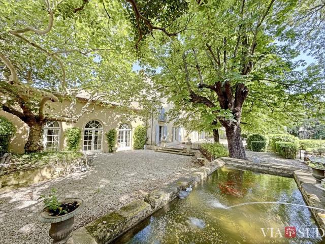 Ensemble de prestige au cœur d’un village prisé – Une rénovation
