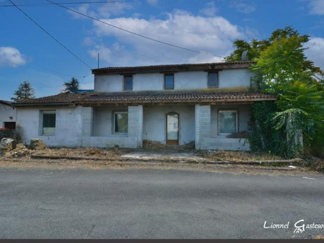 Ensemble deux maisons à rénovées en integralité à vendre avec terrain sur la communes LIGUEUX 33