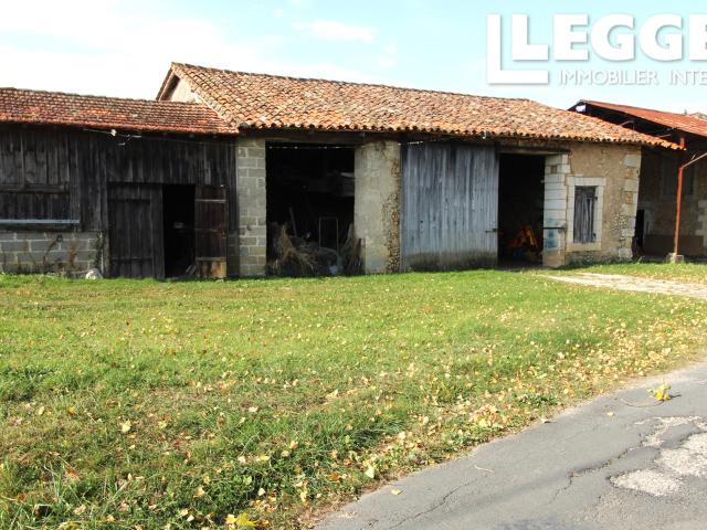 Ensemble granges avec terrain de 12224 m²
