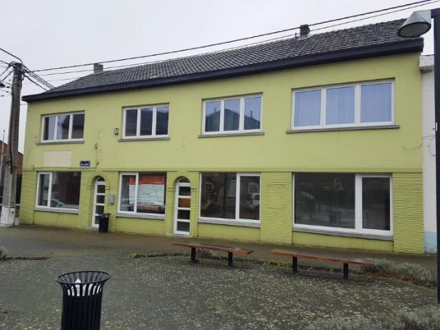 Ensemble immo: 1 rez commercial et 2 appartements
