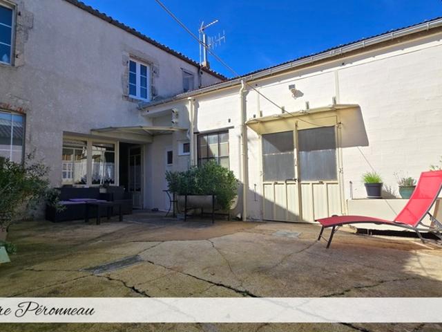 ENSEMBLE IMMOBILIER: MAISON 4 CH + GARAGE ATELIER – IDÉAL ARTISAN OU PROJET MIXTE – SECTEUR FERRIERES