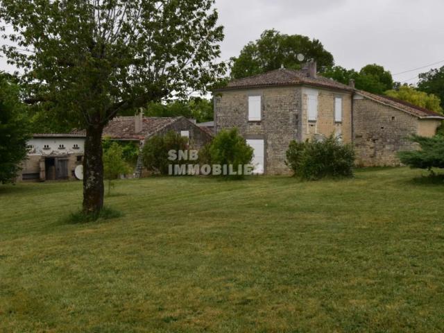 ENSEMBLE IMMOBILIER MAISON ANCIENNE AVEC DEPENDANCES
