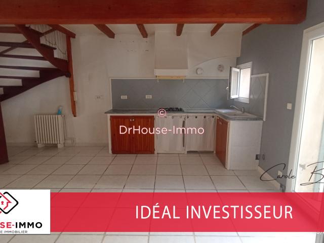 Ensemble immobilier maison + appartement. 8 pièces de 179 m² avec patio et garage à Aigues Mortes