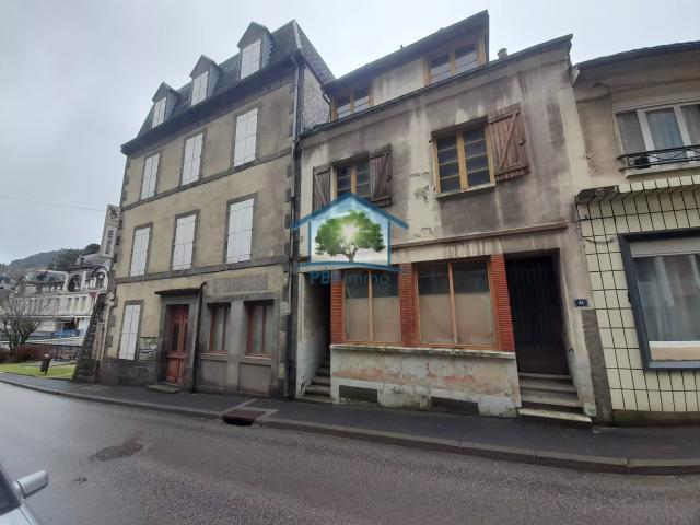 ensemble immobilier au centre ville de LA BOURBOULE