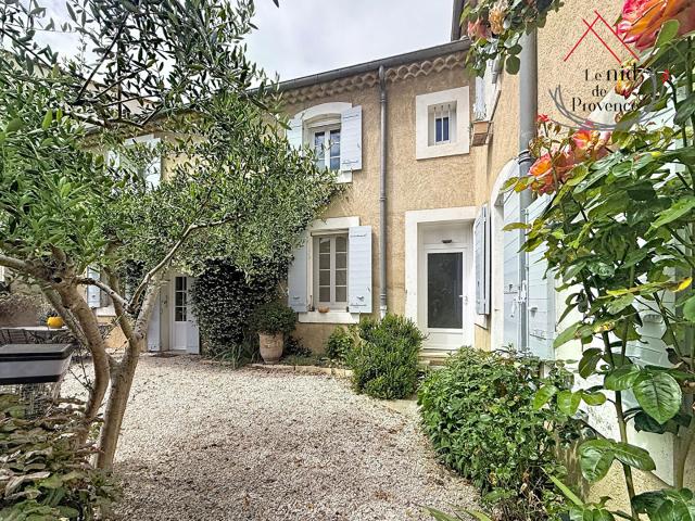 Ensemble immobilier au coeur du village
