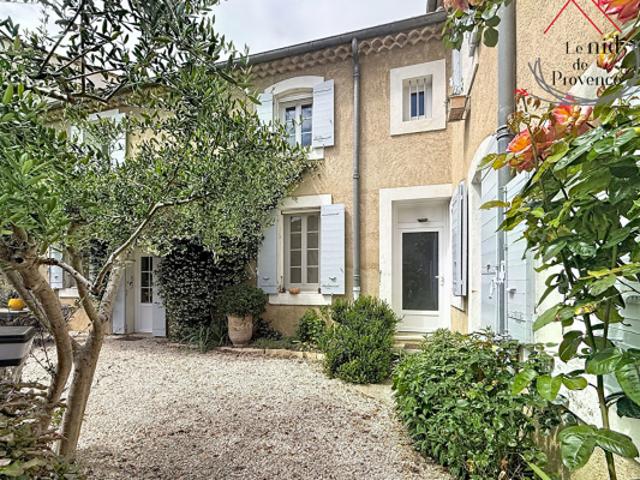 Ensemble immobilier au coeur du village