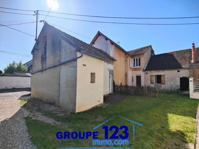 Ensemble immobilier avec 2 logements et local professionnel