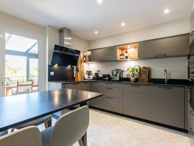 Ensemble immobilier avec commerces à pied