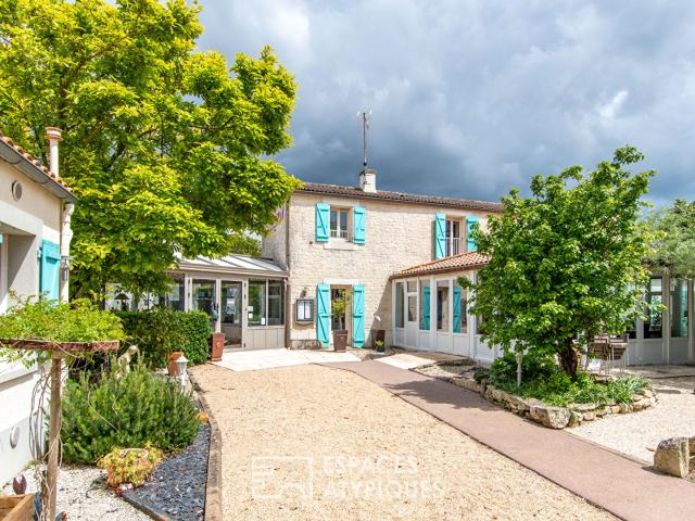 Ensemble immobilier avec chambres d'hôte et piscine