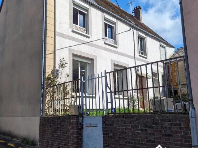 ENSEMBLE IMMOBILIER AVEC BOUTIQUE EN CENTRE VILLE