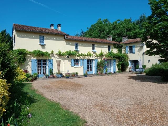 Ensemble Immobilier Avec Deux Gites Piscine 282m² Agris