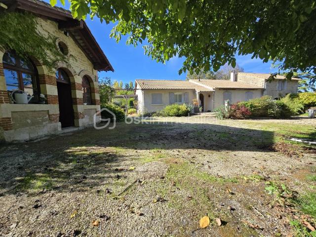 Ensemble immobilier avec dépendance en pierre de 360m2