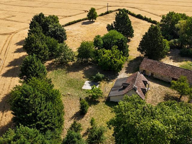 Ensemble immobilier avec dépendances sur plus de 12 000 m2