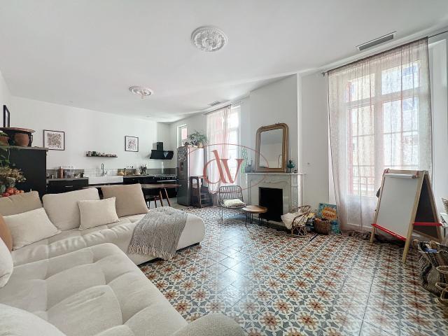 ENSEMBLE IMMOBILIER AVEC HABITATION ET LOCAL COMMERCIAL