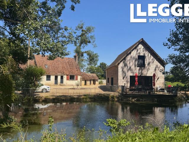 Ensemble immobilier avec maison d’amis, seconde maison indépendante, dépendances et pièce d’eau à Nouans