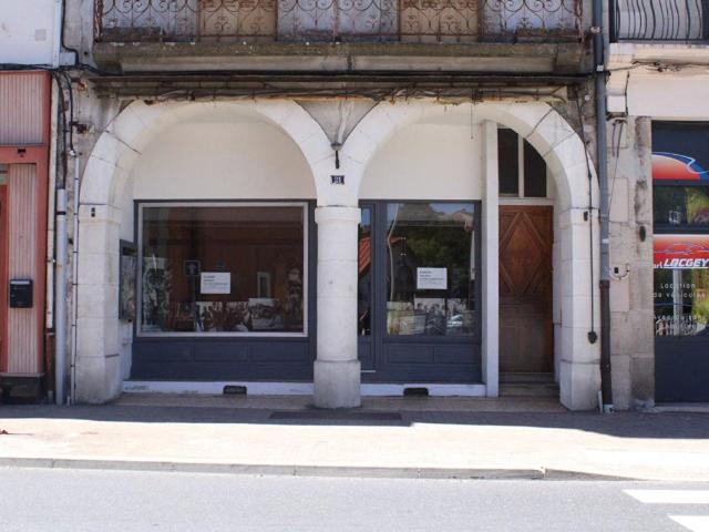 Ensemble immobilier avec plus de 830 m² exploitables. Fort potentiel de rentabilité