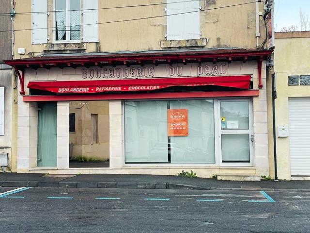 IMMEUBLE mixte avec commerce et appartement en centre de COGNAC