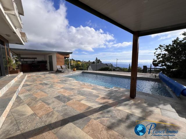 Ensemble Immobilier Avec Vue Mer Et Piscine 245m² Les Trois Bassins