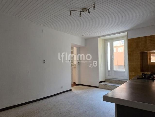 Ensemble immobilier à fort potentiel + dépendances + local comme