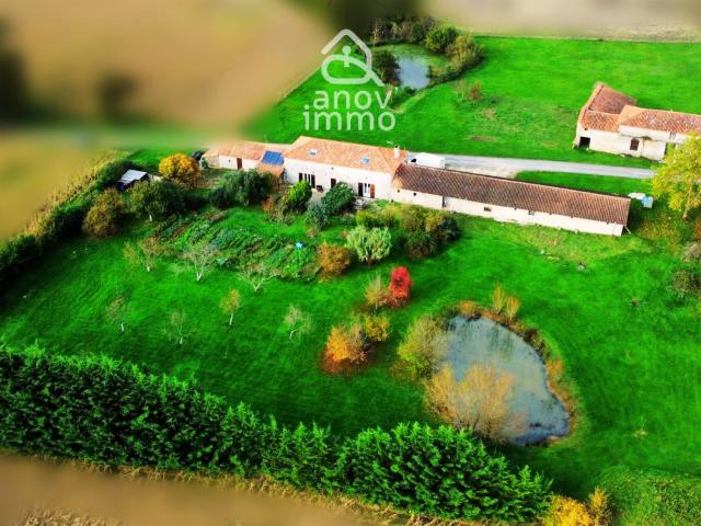 Ensemble immobilier à fort potentiel locatif 321m² Saint Martin l'Ars