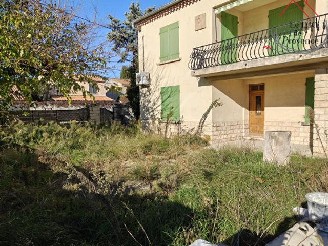 Ensemble immobilier à Senas 7 pièce s 237 m2 2 logements