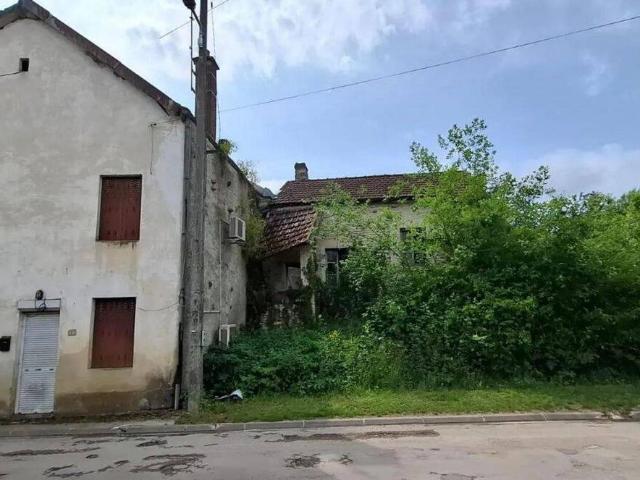 Ensemble immobilier à rénover 21400 Gomméville