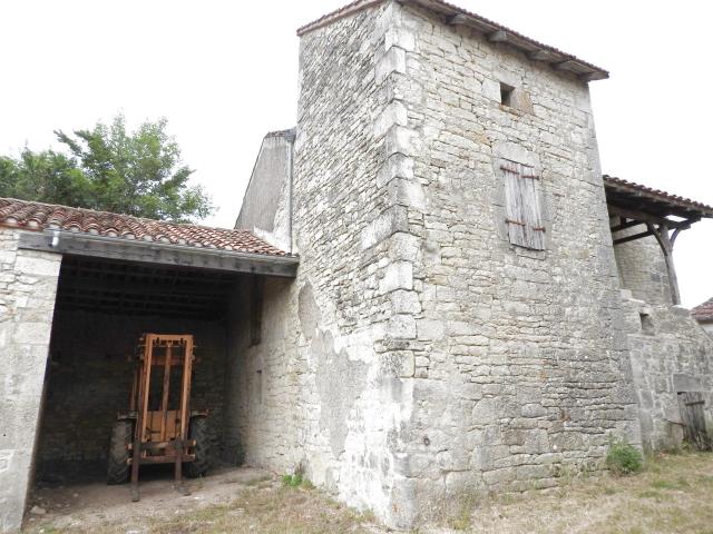 Ensemble immobilier à rénover 300m² Cours
