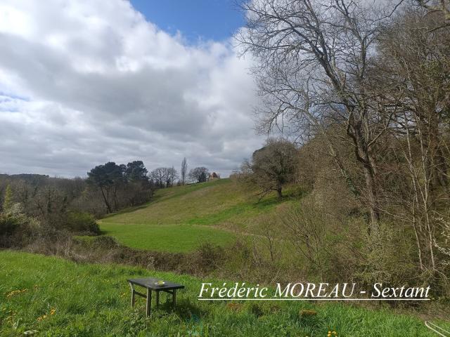 Ensemble immobilier à rénover intégralement au milieu de la nature