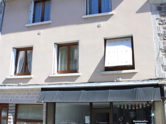 Ensemble immobilier à RIOM ES MONTAGNES