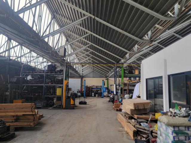 ENSEMBLE IMMOBILIER À USAGE INDUSTRIEL