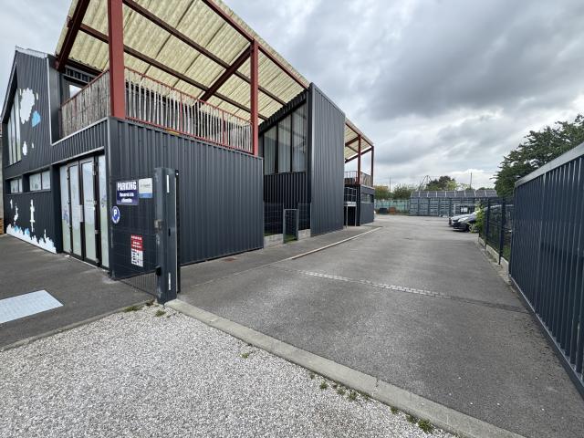 ENSEMBLE IMMOBILIER A USAGE PROFESSIONNEL