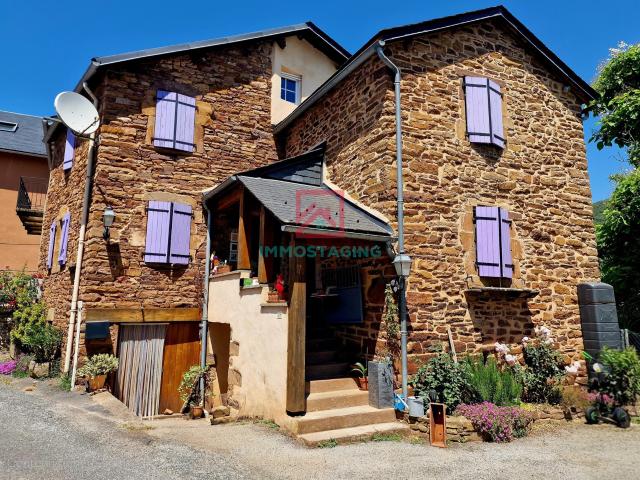 Ensemble immobilier à vendre maison, dépendances, terrains 108m² Laval Roquecezière