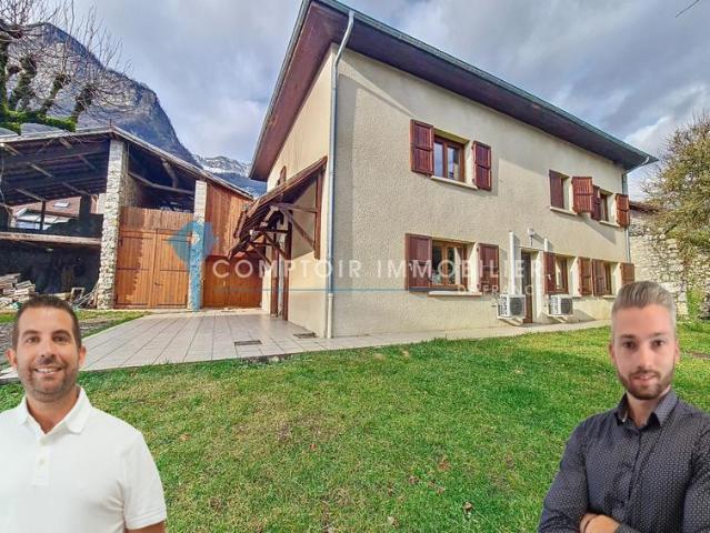 Ensemble immobilier à vendre Maison + grange Lumbin D