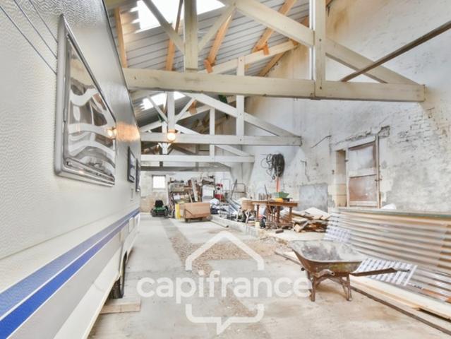 Ensemble Immobilier à vendre NUAILLE D'AUNIS 17 à vendre NUAILLE D'AUNIS, ensemble immobilier d'une surface de 591,64 m2, le tout sur une parcelle cadastrée de 4710 m2