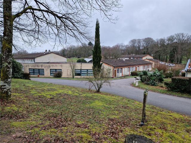 Ensemble immobilier à vendre Eyjeaux Bâtiments administratifs et polyvalents