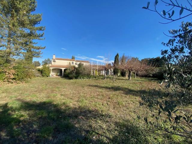 Ensemble immobilier Alpilles Sud avec maisons de plain pied 265m² Maussane les Alpilles